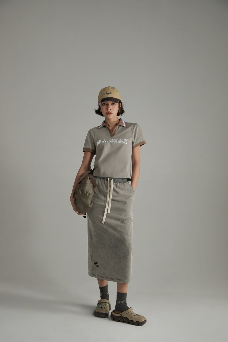 CHUU Open Collar Color Logo Sporty T-Shirt