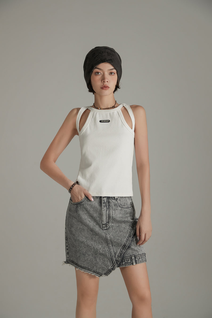 CHUU Shoulder Slits Logo Basic Slim Top