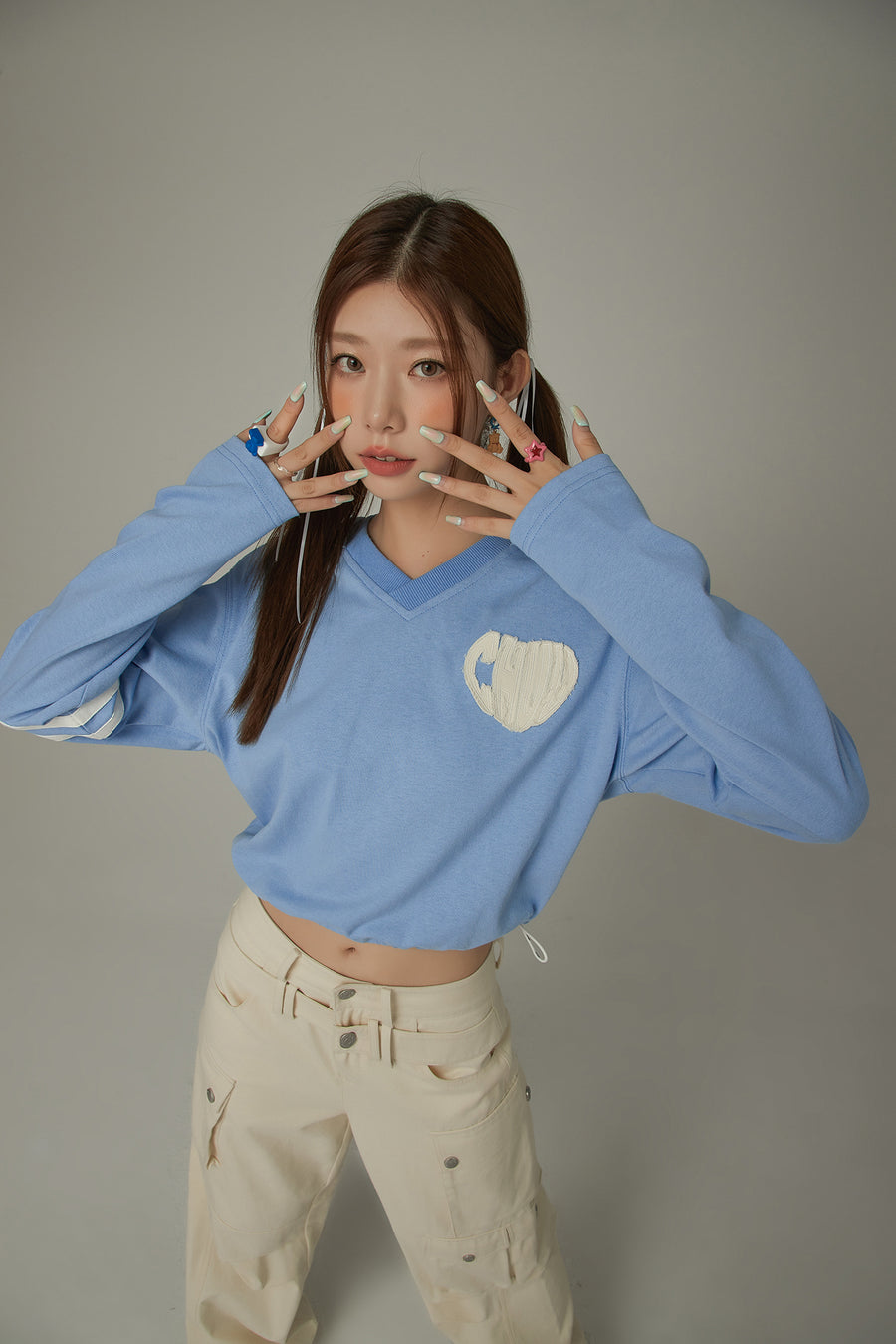 CHUU Logo Heart Crop Hoodie