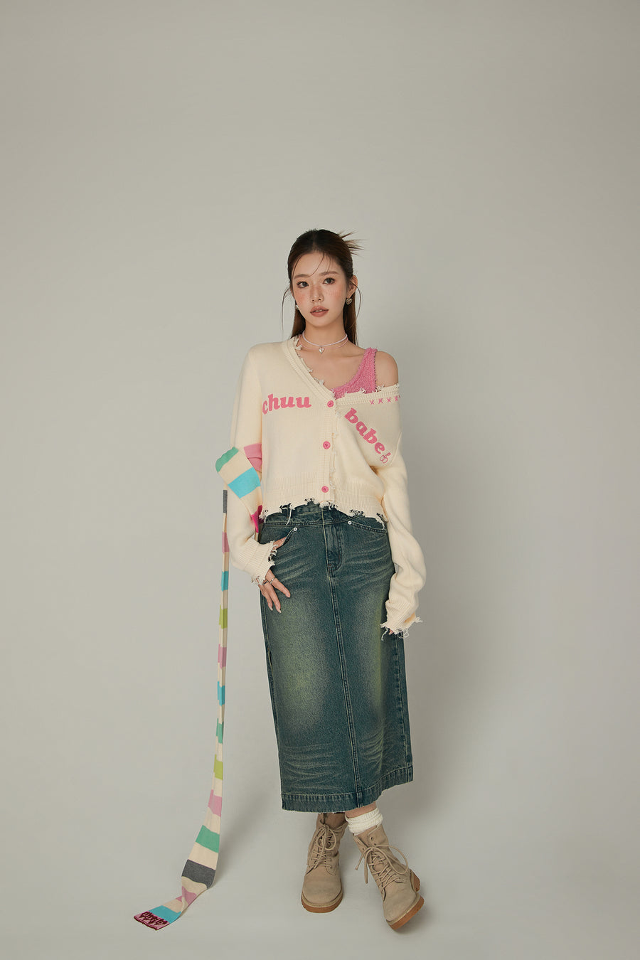 CHUU Logo Distressed Colored Knit Cardigan