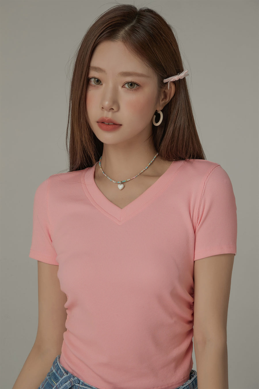 CHUU Back Ribbon V-Neck T-Shirt