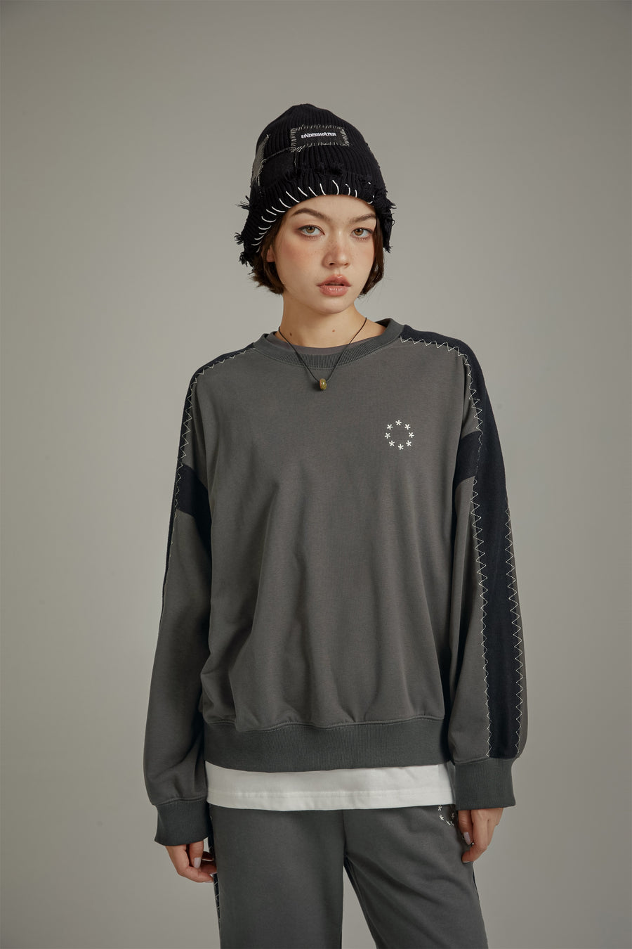 CHUU Star Embroidery Color Sweatshirt