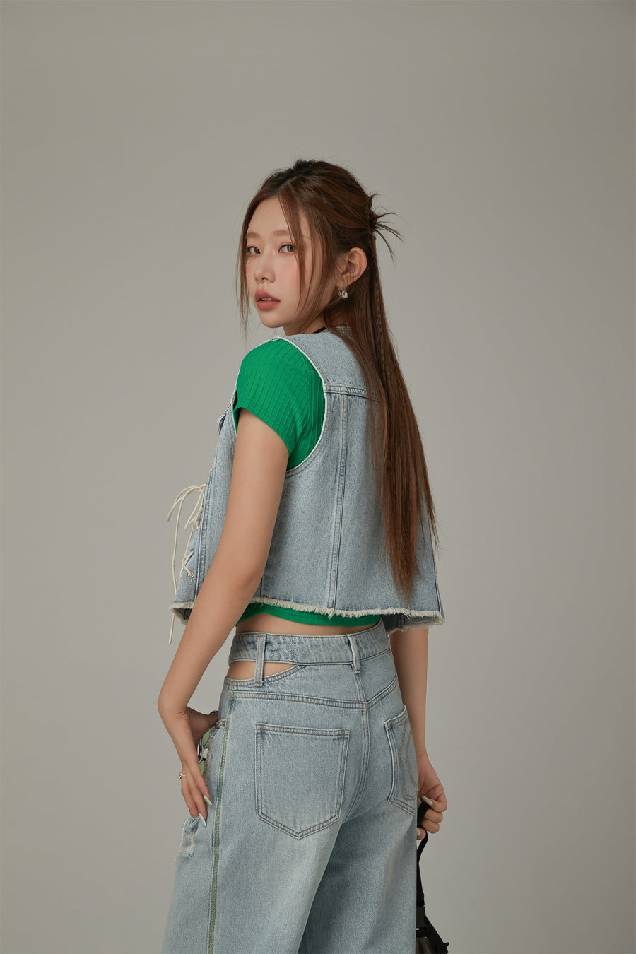 CHUU Lace Up Bow Denim Vest