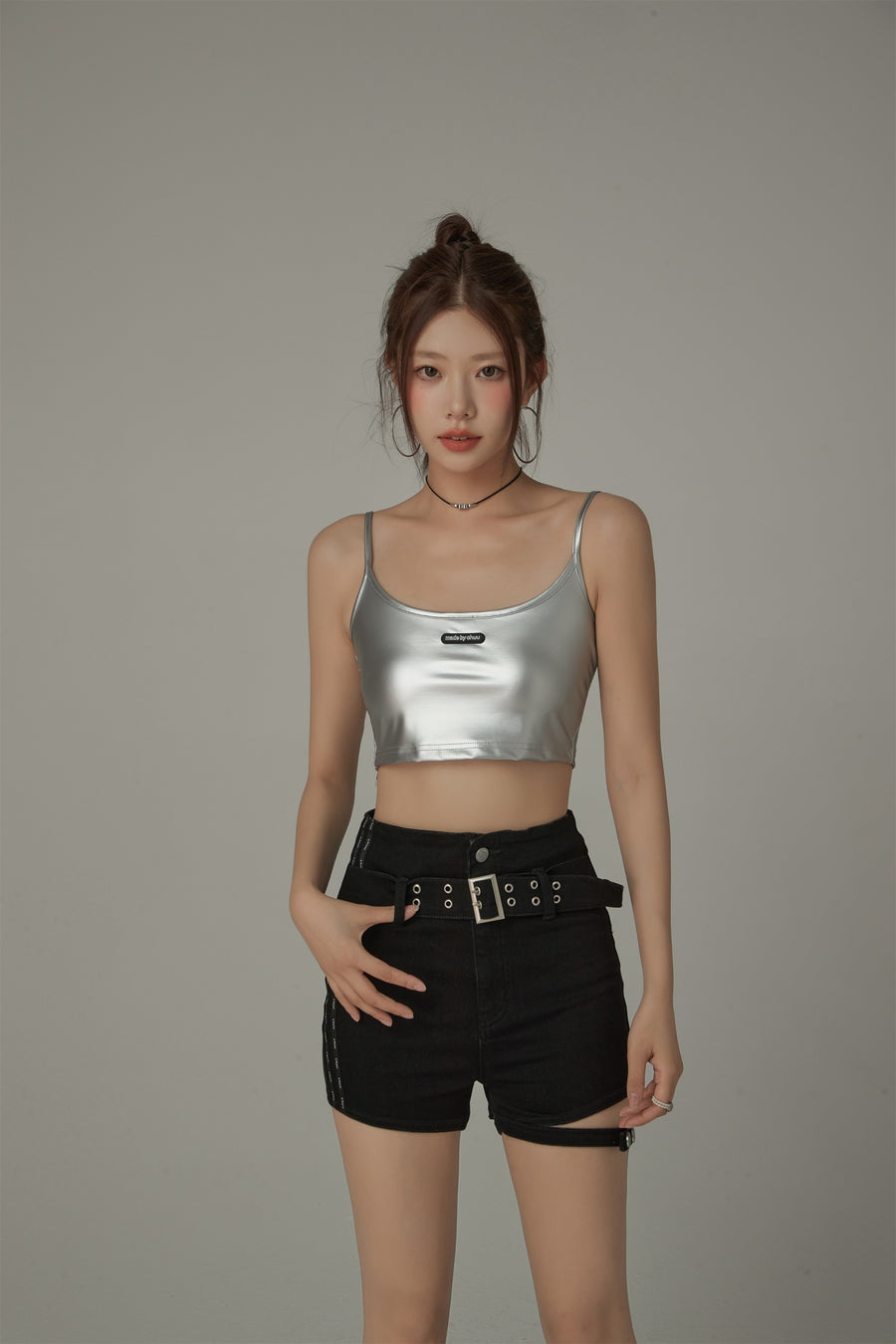 CHUU Hot Girl Sleeveless Slim Shiny Crop Top