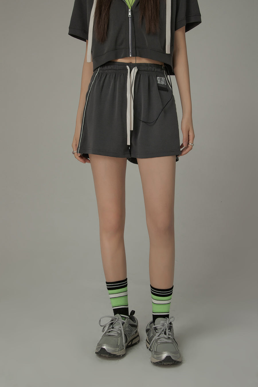 CHUU Chuu Lettering Multi Color Striped High Socks