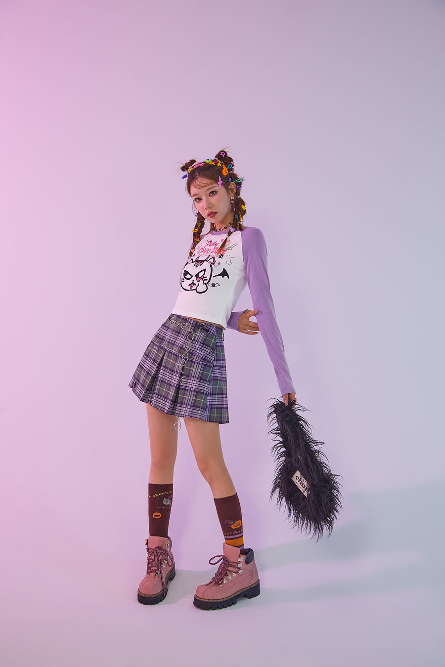 CHUU Crop Color Combination Sassy Character T-Shirt