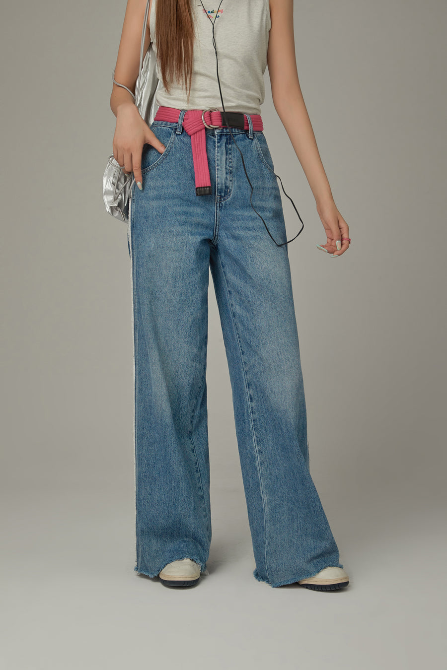 CHUU Frayed Denim Straight Jeans