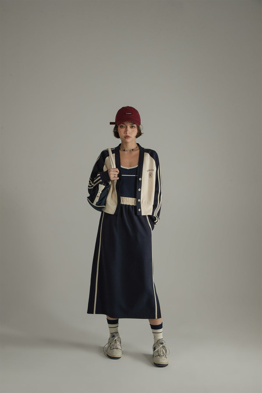 CHUU Elastic Waist Contrast Color Slit Mid Length Sporty Skirt