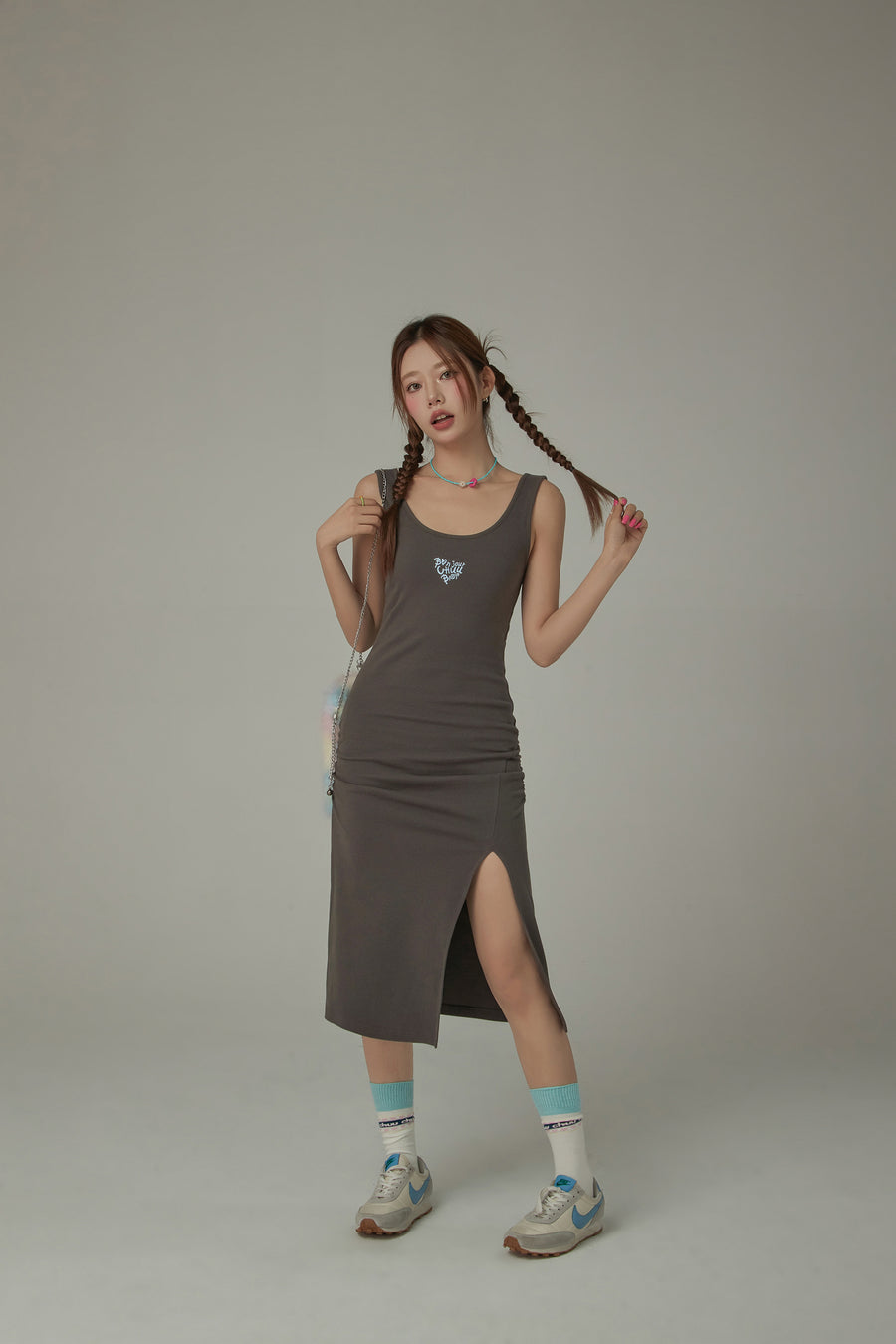 CHUU Logo Slit Sleeveless Slim Dress