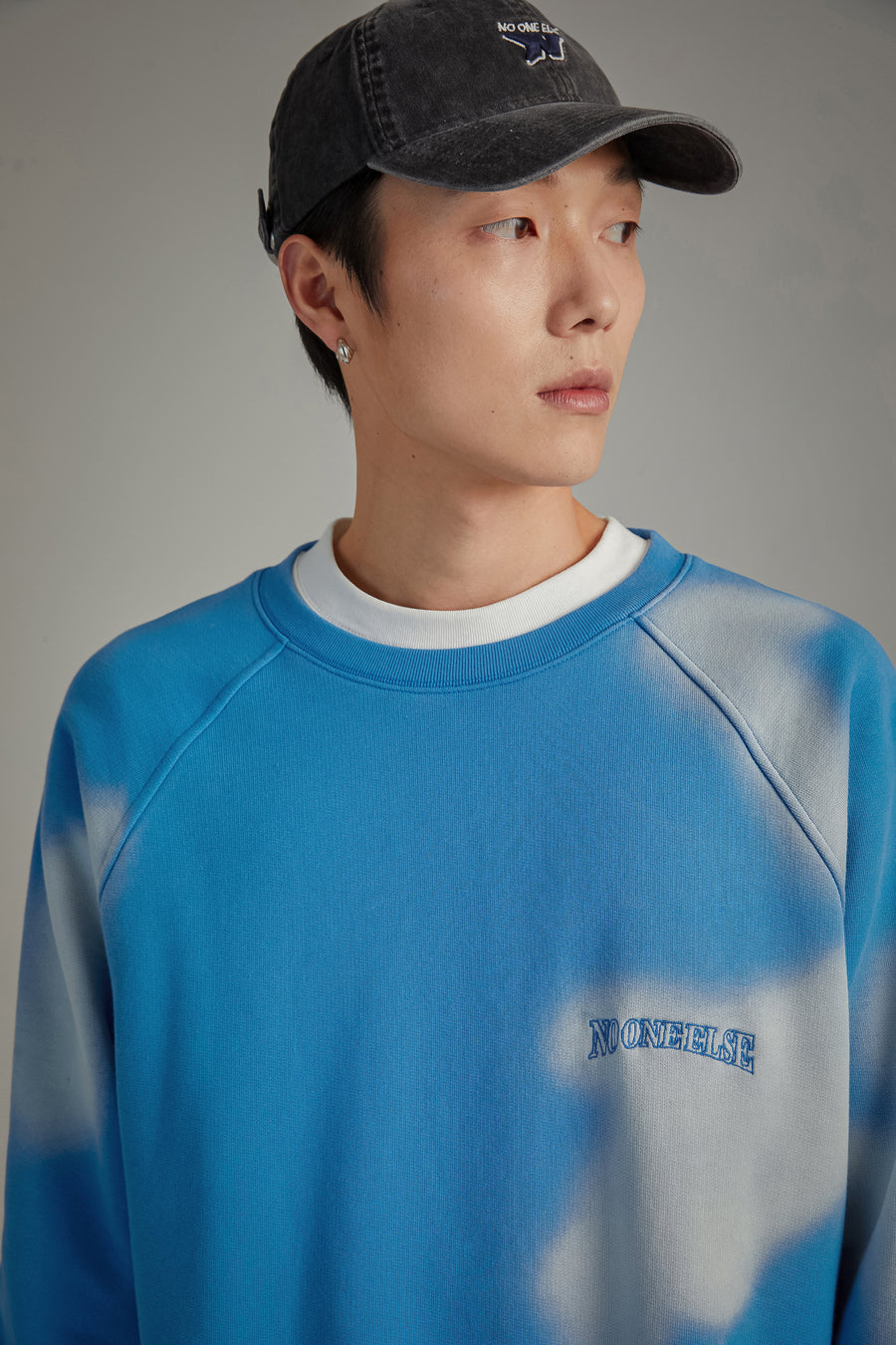 CHUU Sky Logo Sweatshirt