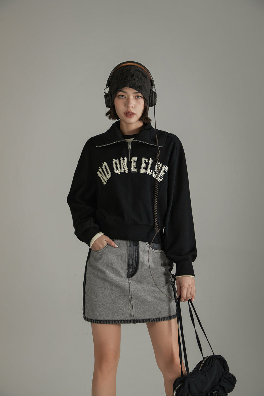 CHUU Logo Half Zip-Up High Neck Sweatshirt