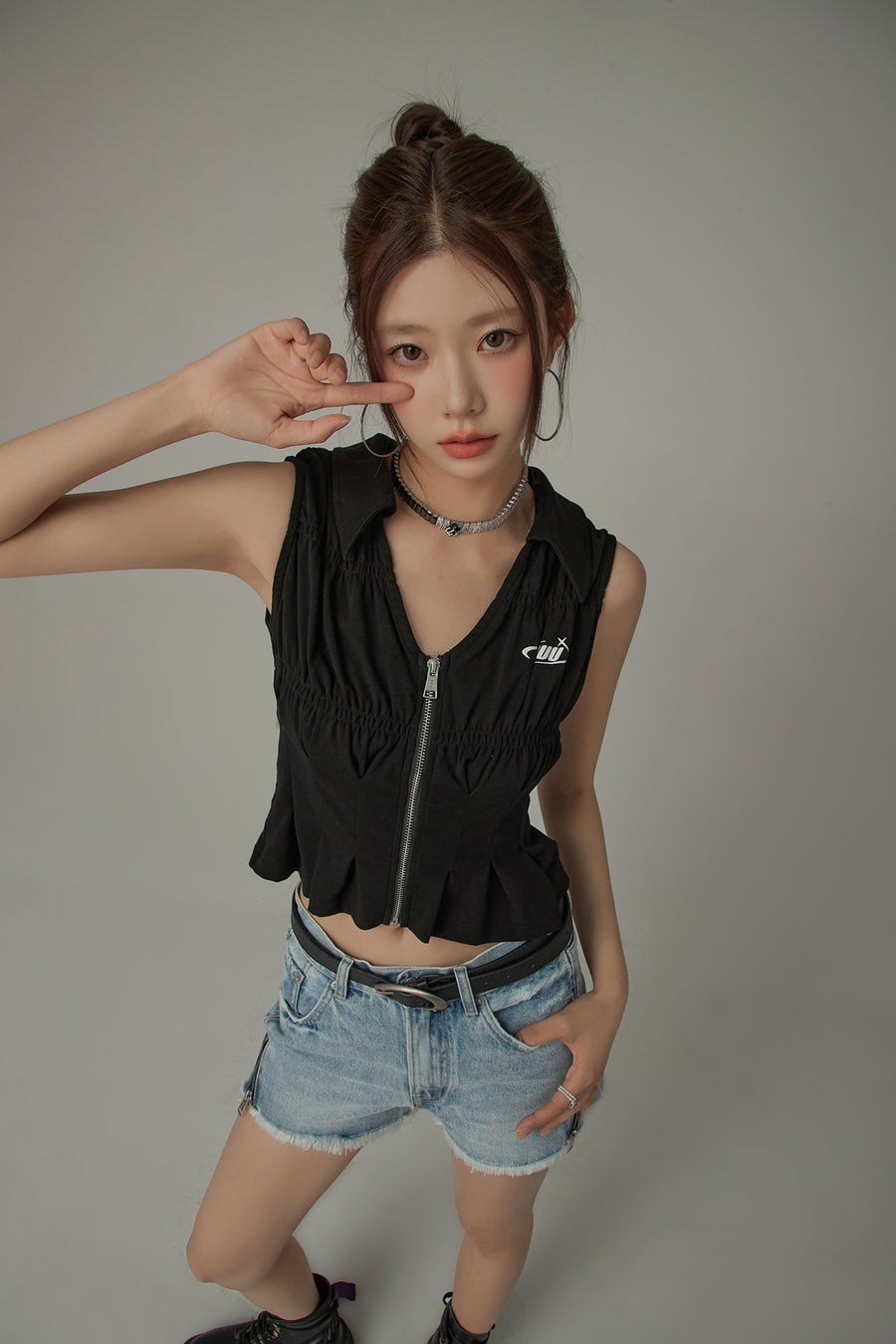 CHUU Open Collar V Neck Zip-Up Top