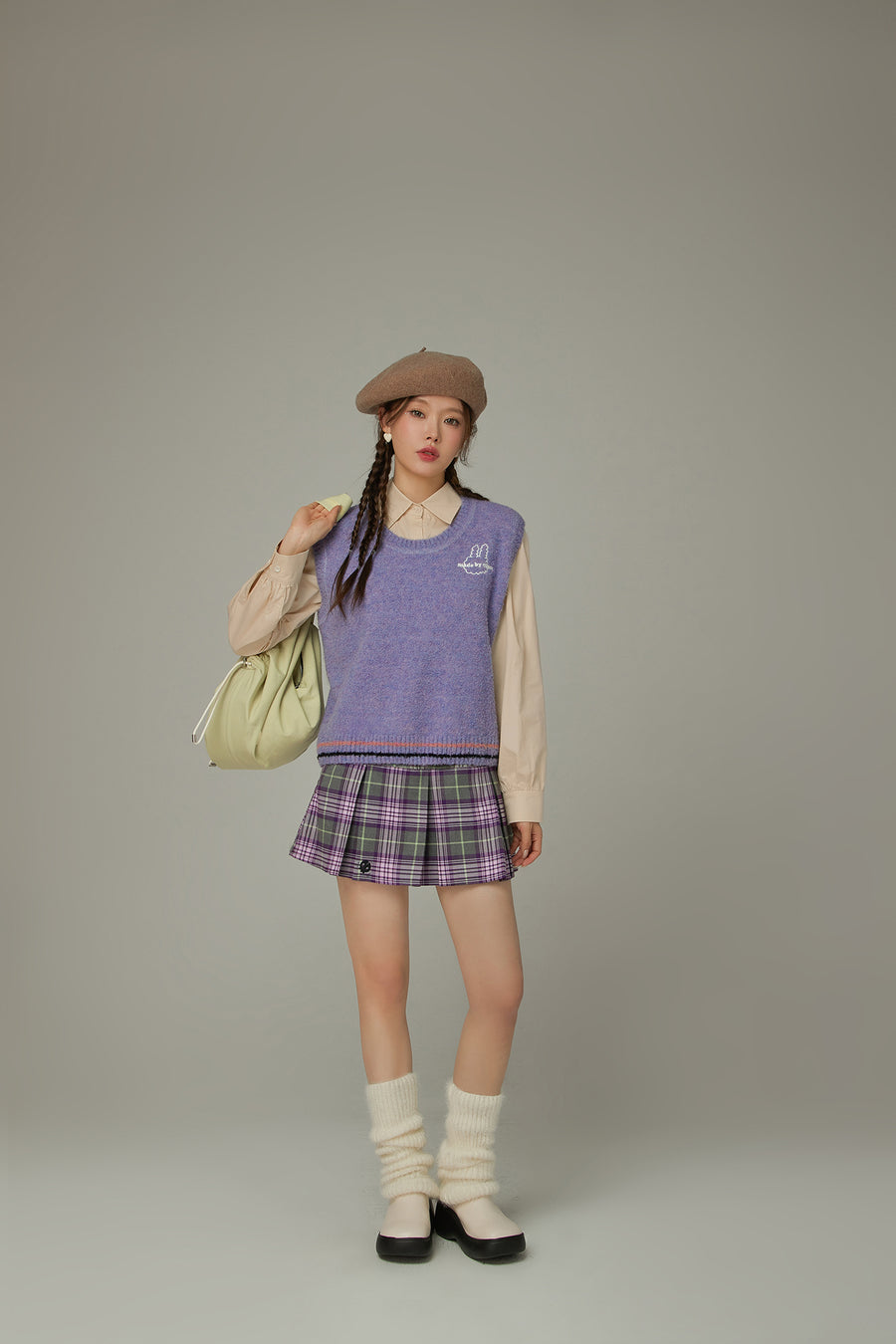 CHUU Color Embroidery Sleeveless Knit Sweater