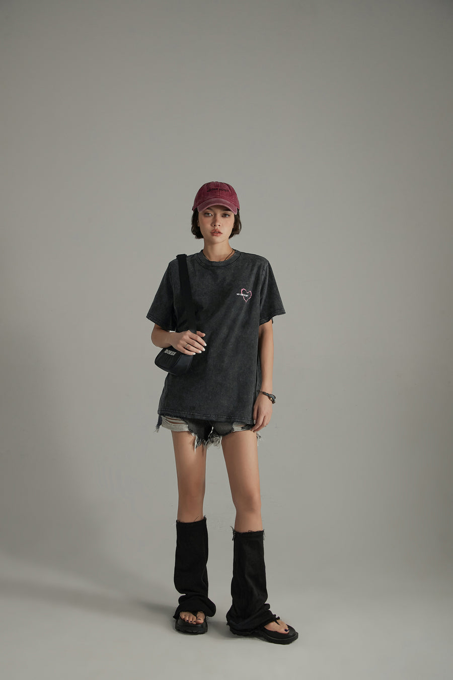 CHUU Heart Loose Fit Basic Short Sleeve T-Shirt