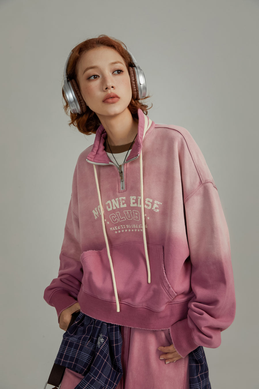 CHUU Gradient Anorak Logo Sweatshirt