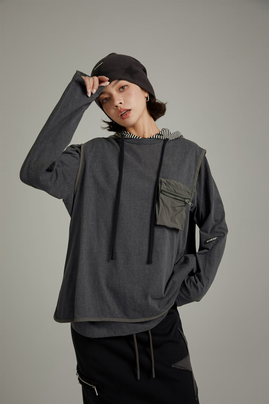 CHUU Zipper Pocket Layered T-Shirt