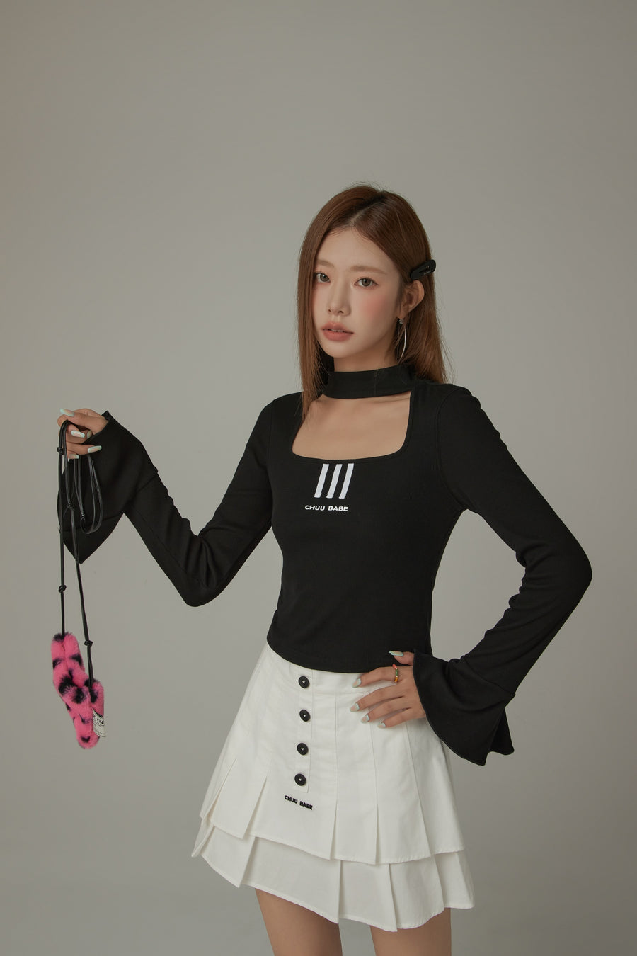 CHUU Front Cutout Choker Cropped Top