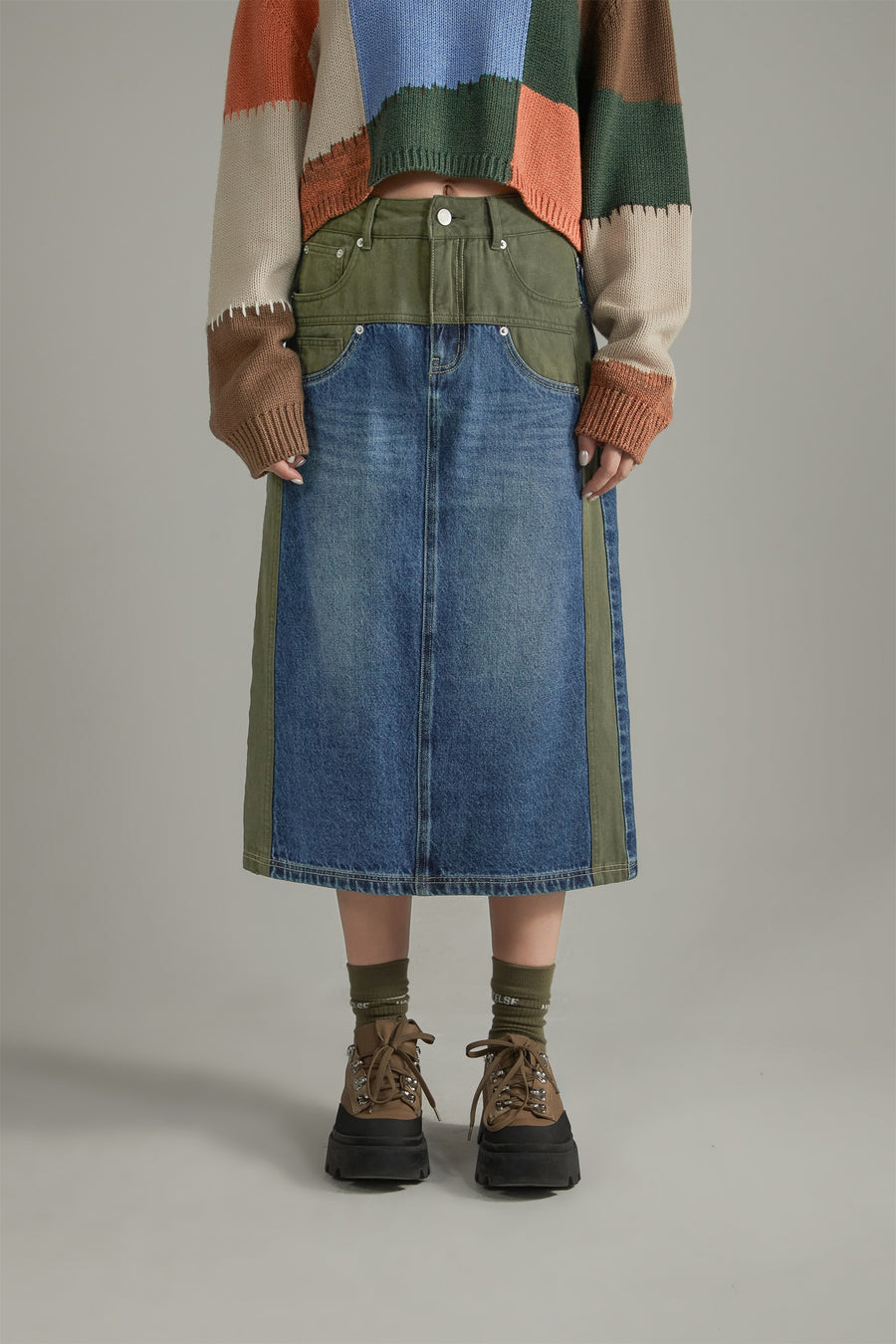 CHUU Two Toned Long Denim Skirt