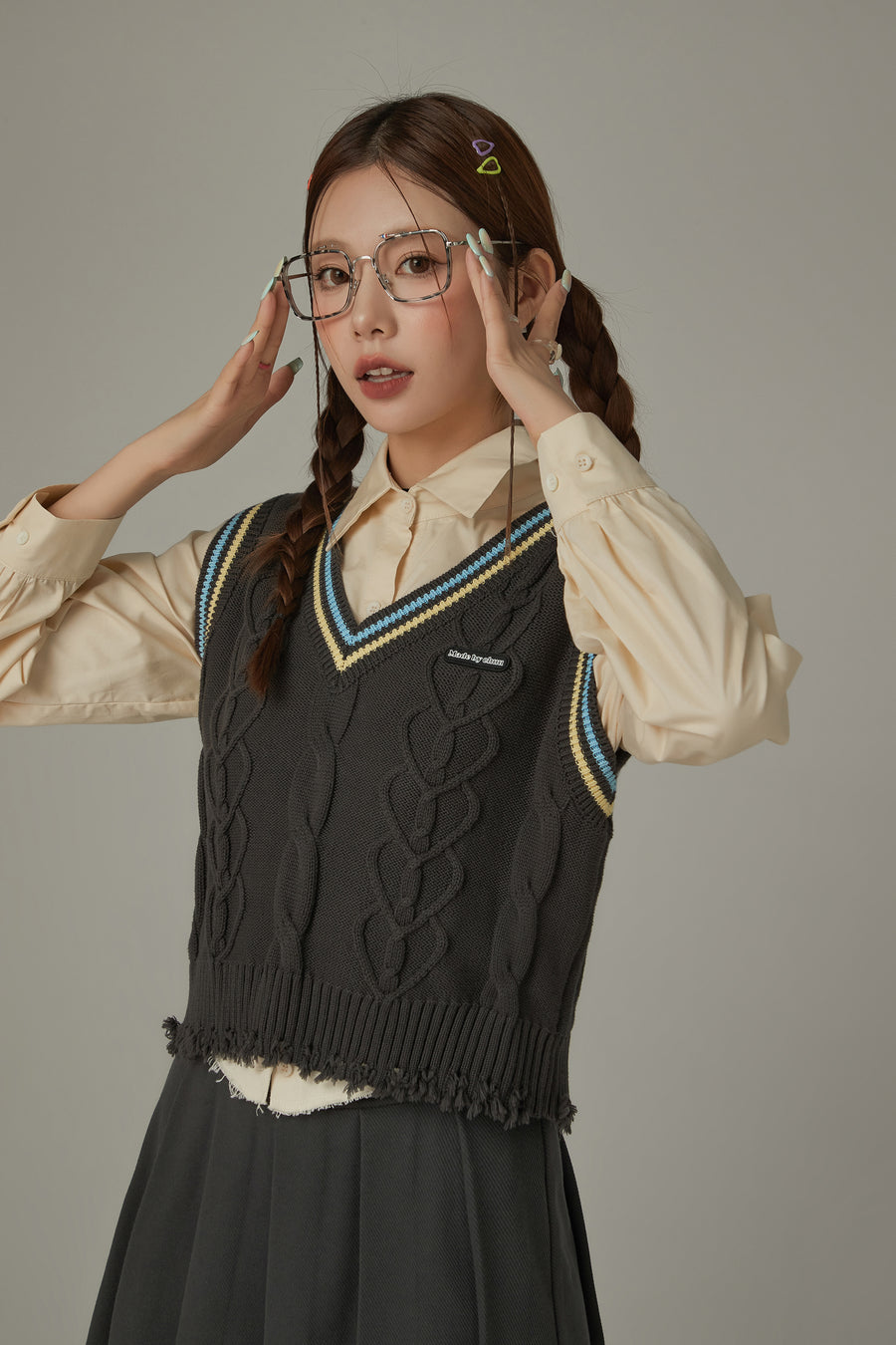 CHUU Heart Twist Knit Sweater Vest