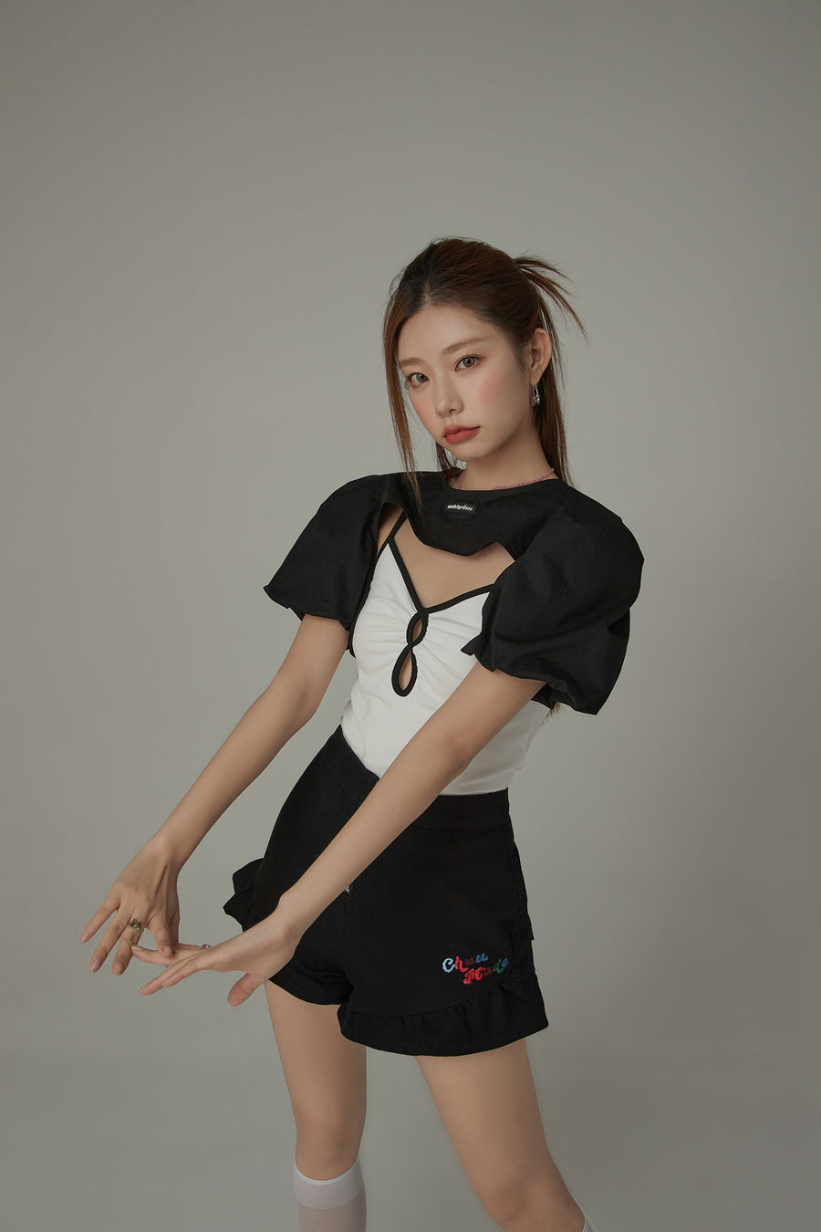 CHUU Color Shirred Keyhole Sleeveless Top