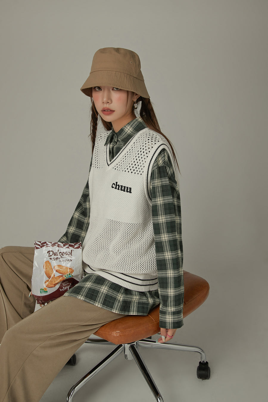 CHUU Hole Pattern Knit Sweater Vest