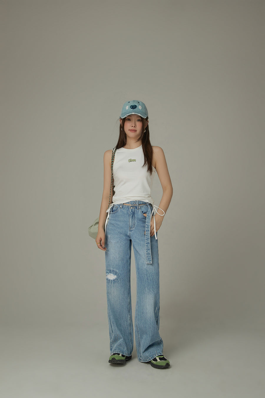 CHUU Heart Belt Waist Slit Ripped Denim Jeans