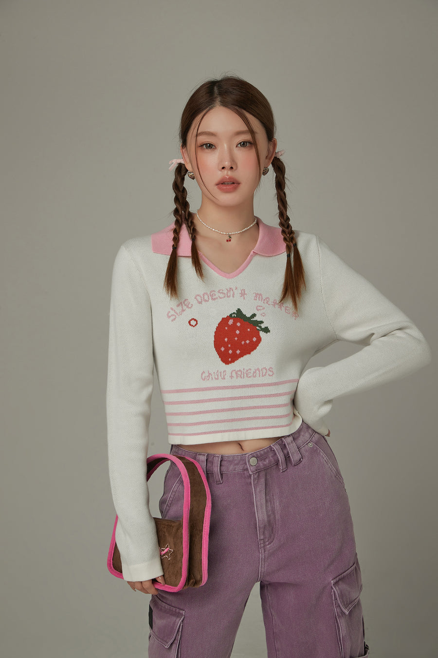 CHUU Strawberry Crop Knit Top