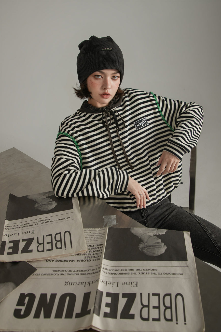 CHUU Stitch Stripe Simple Sweatshirt