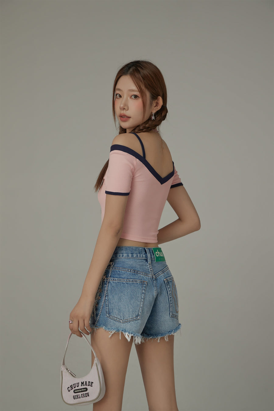 CHUU Chuu Lettering Off-The-Shoulder Crop T-Shirt