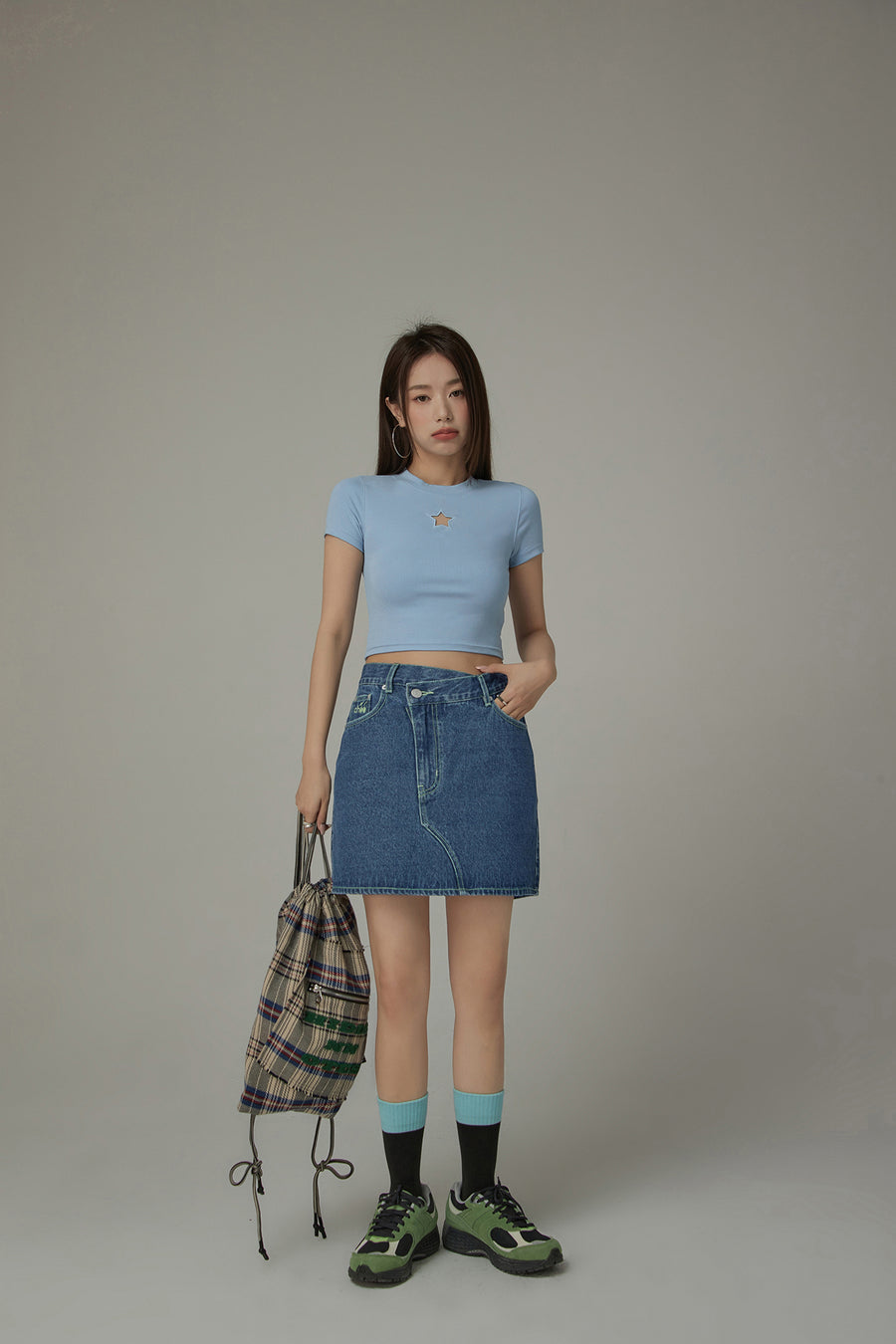 CHUU Asymmetrical Button Daily Denim Mini Skirt