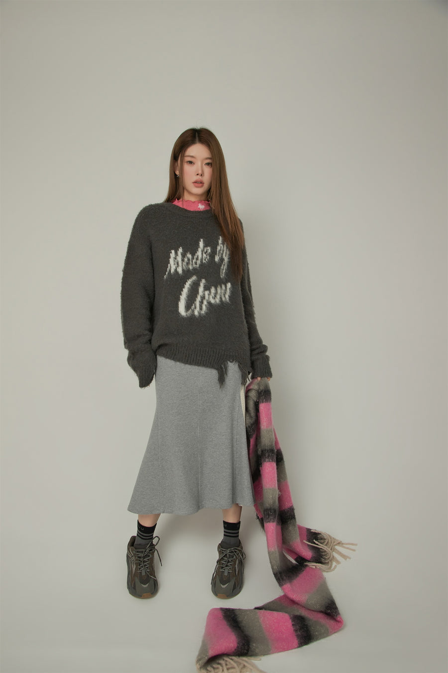 CHUU Logo Distressed Lettering Loose Fit Knit Sweater