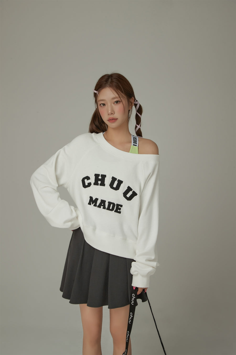 CHUU Chuu Made Off The Shoulders Loose Sweatshirt