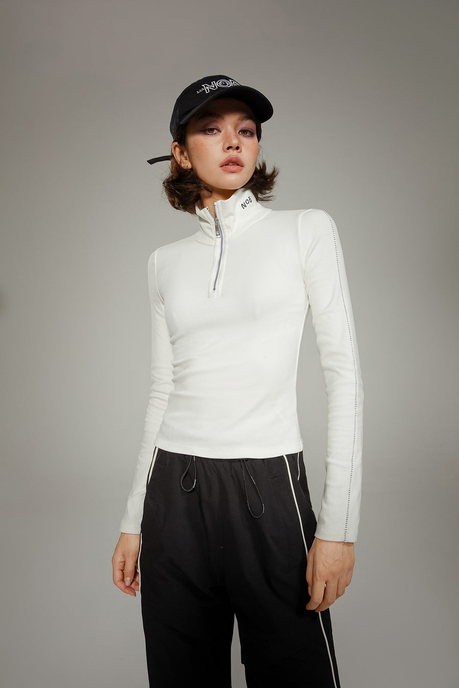 CHUU Half Zip Up High Neck Top