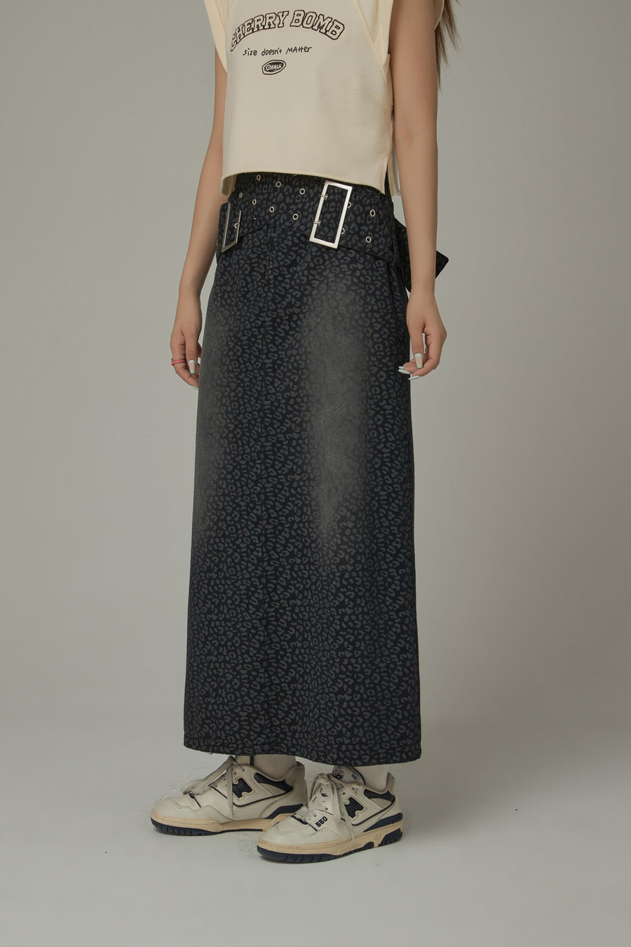 CHUU Belted Double Buckle Leopard Long Skirt