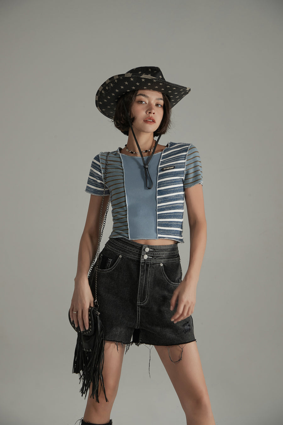 CHUU Contrast Striped Slim Cropped T-Shirt
