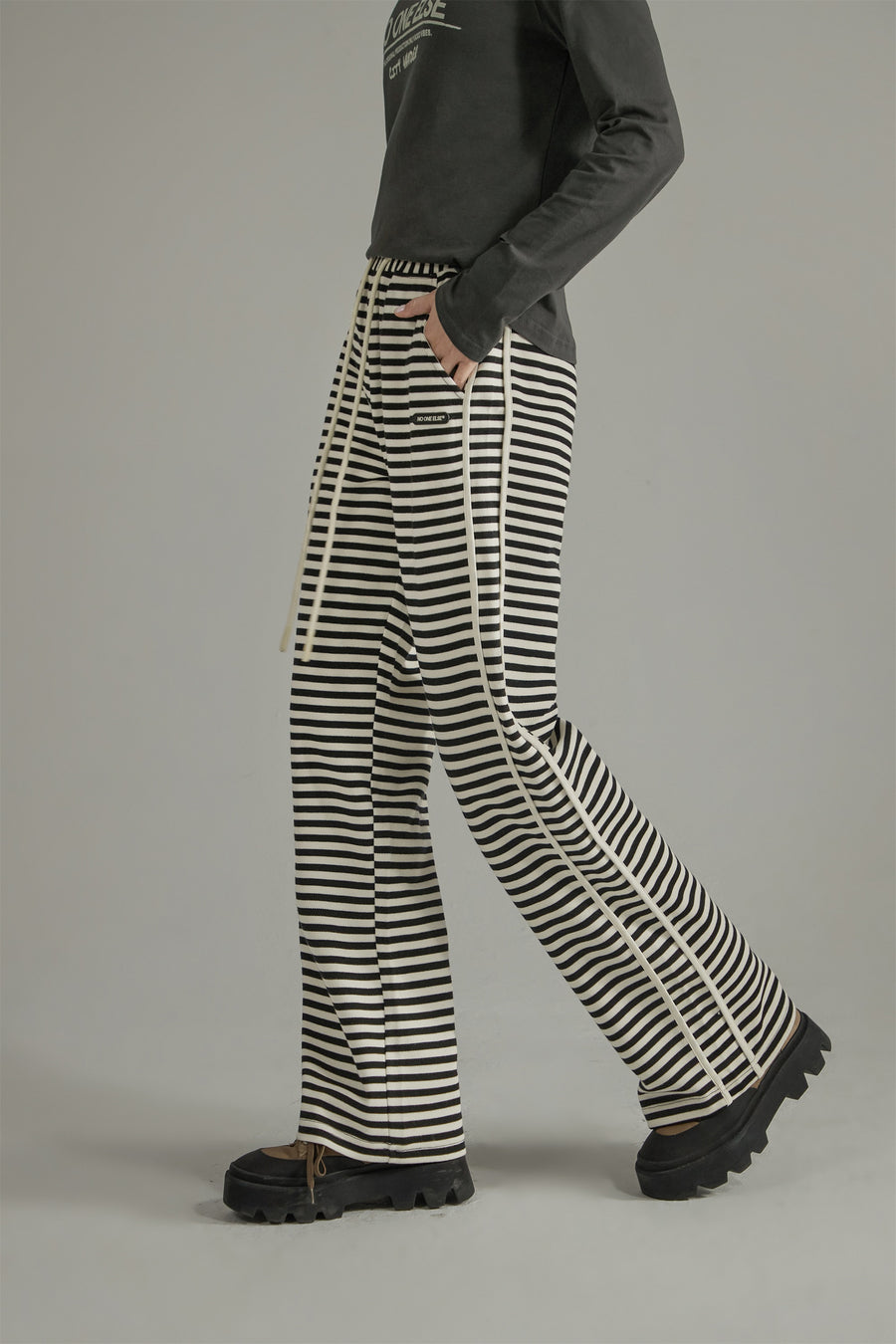 CHUU Elastic Waist Stripe Casual Pants