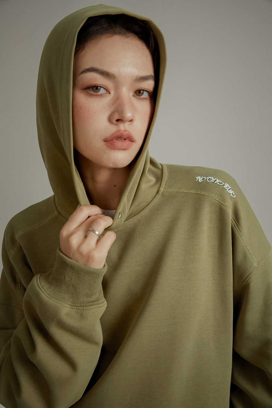 CHUU Simple Embroidered Overfit Hoodie