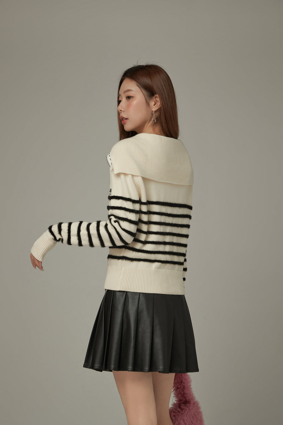 CHUU Big Collar Striped Knit Sweater