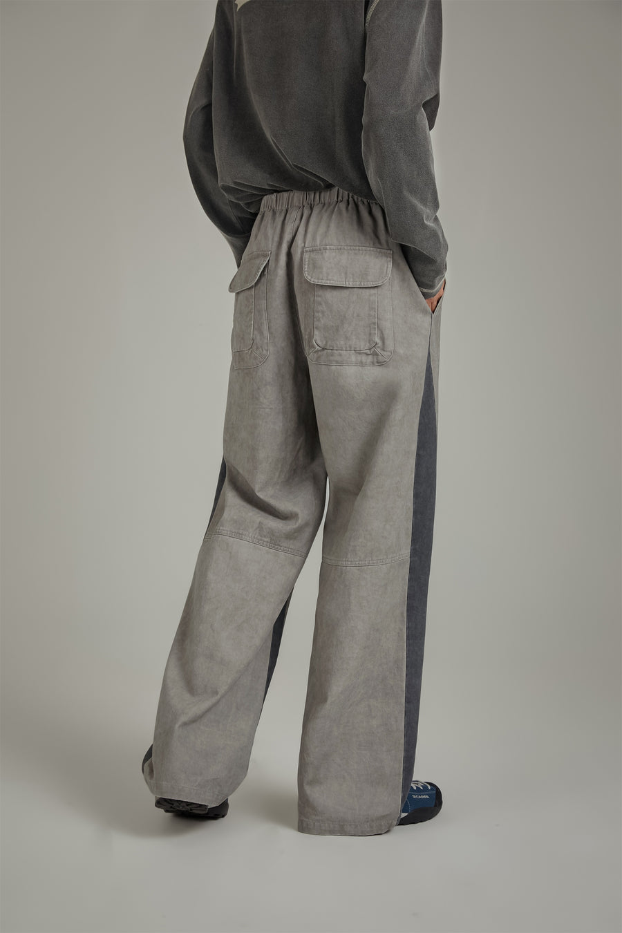 CHUU Two Toned Line Wide Pants