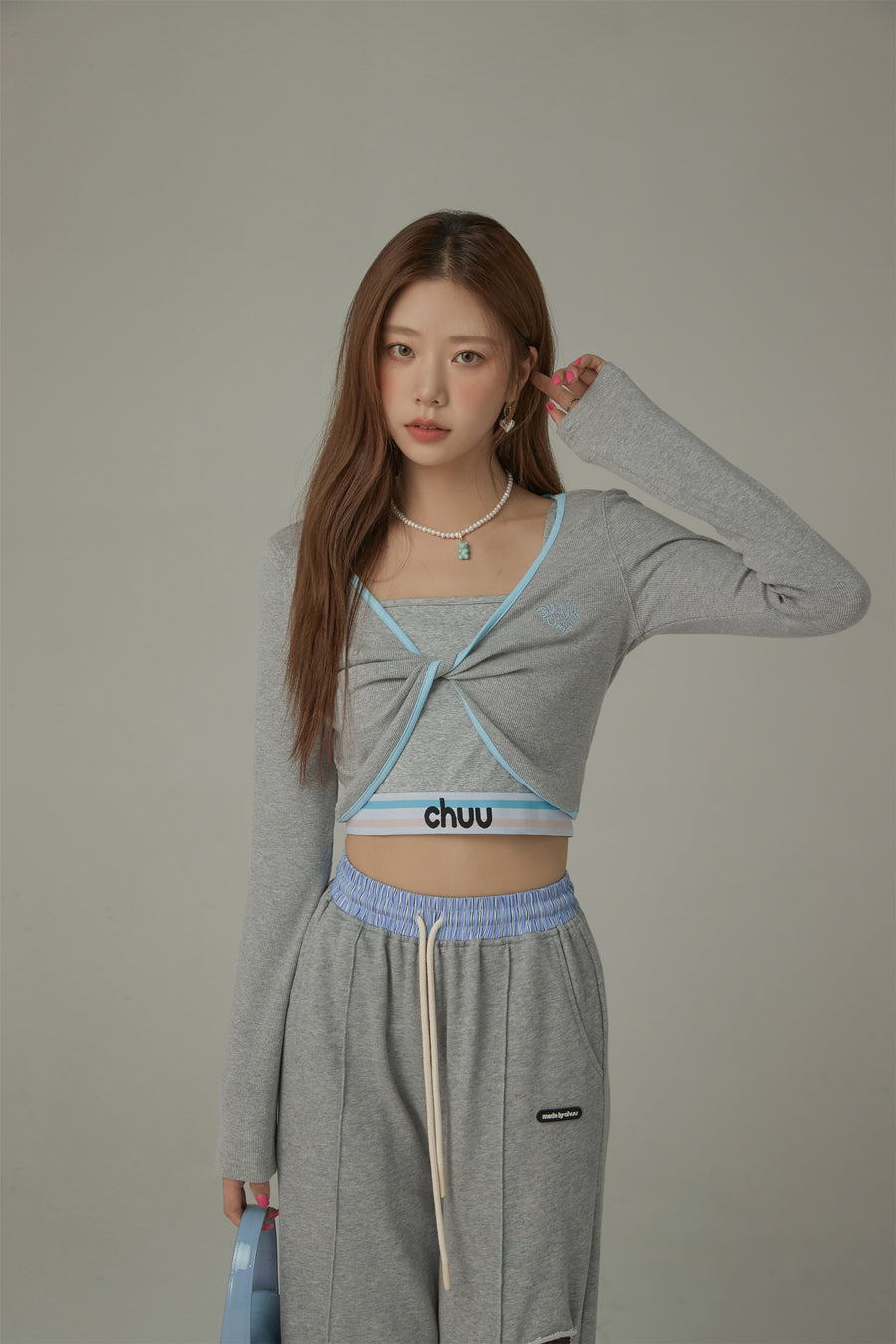 CHUU Embroidered Logo Twisted Cropped Cardigan