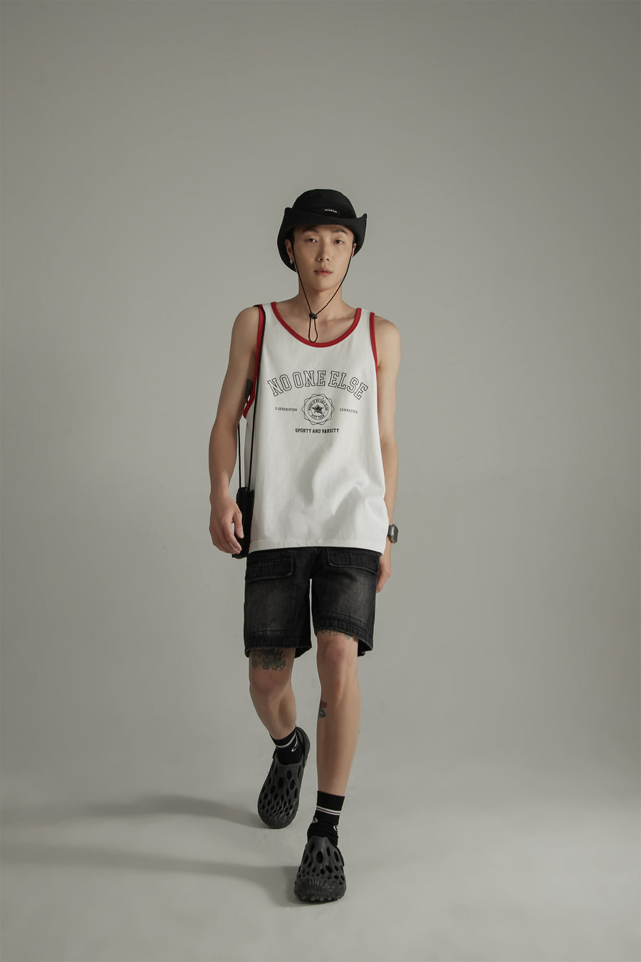 CHUU Line Colored Noe Sleeveless T-Shirt