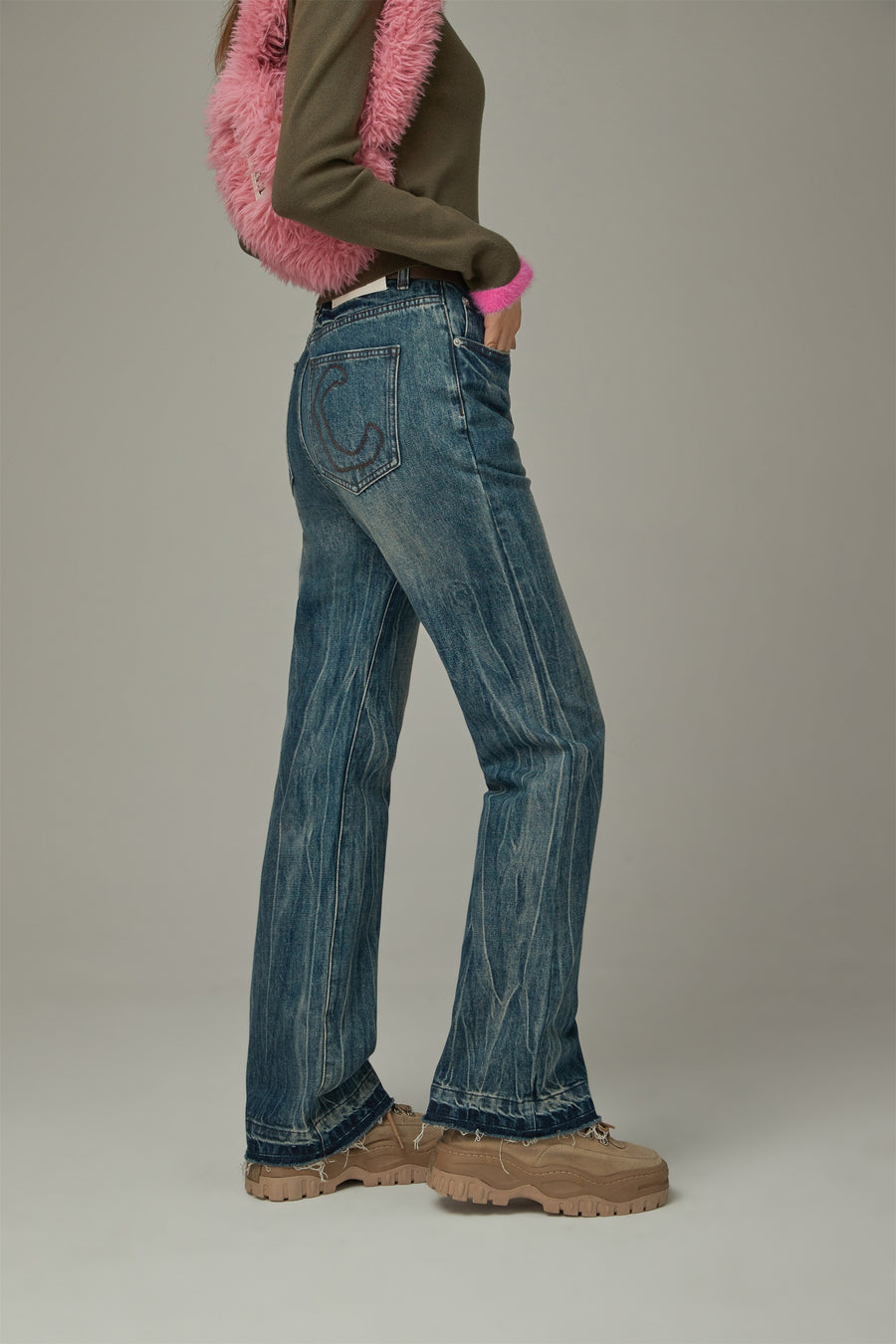 CHUU Wavy Raw Hem Bootcut Denim Jeans