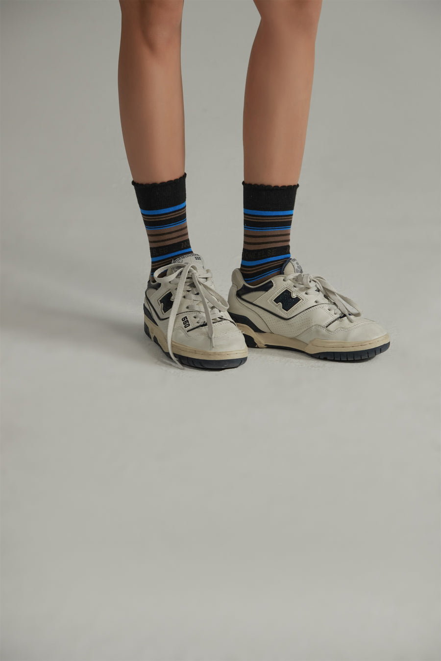 CHUU Noe Lettering Colorblocked Striped Socks