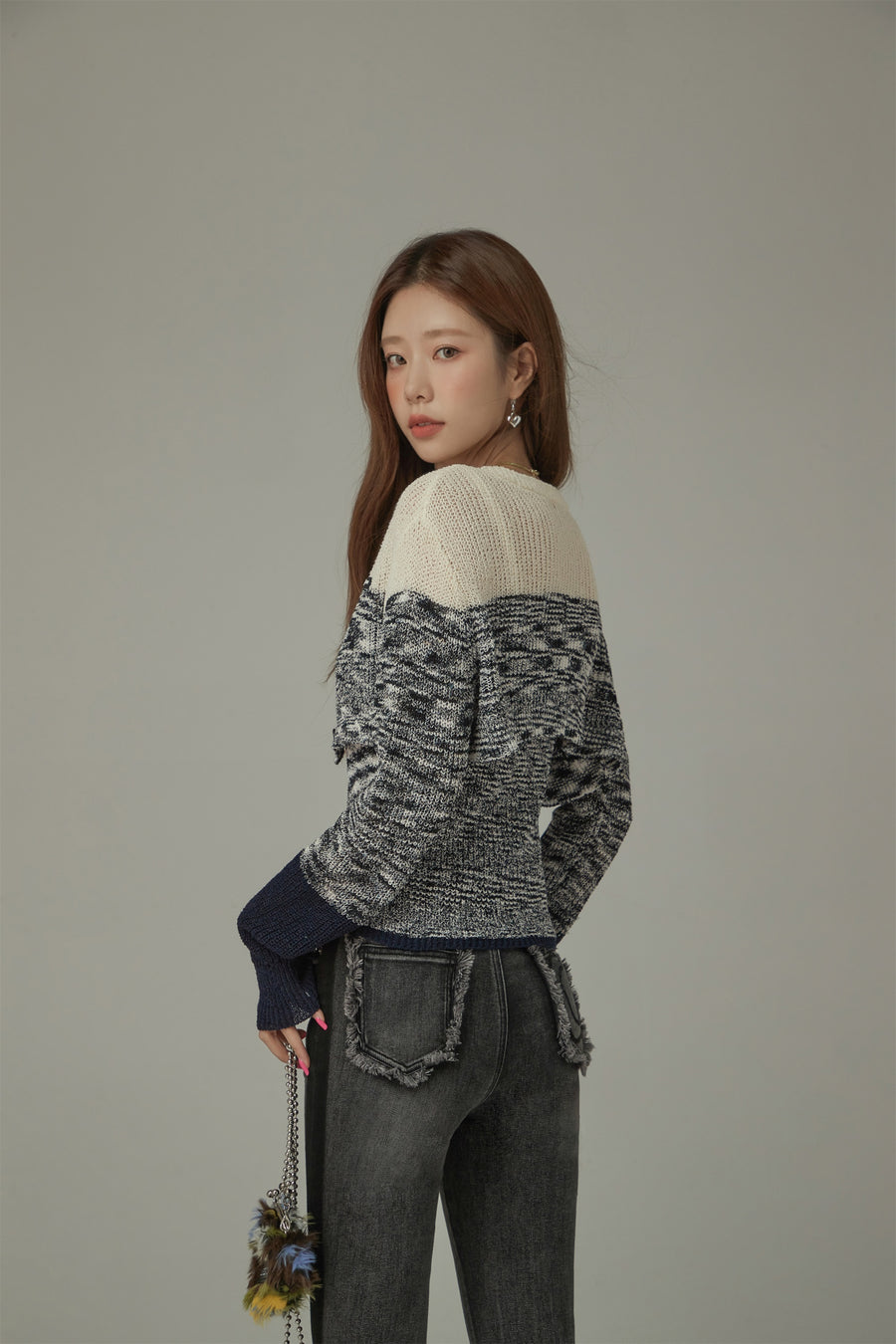 CHUU Contrast Logo Cropped Cardigan