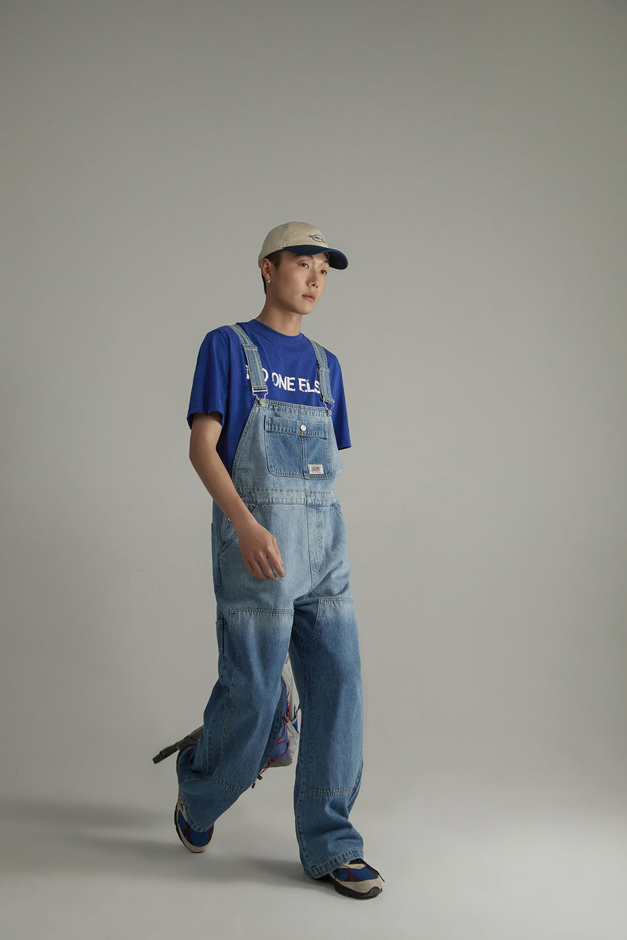 CHUU Washed Denim Suspender Jumpsuit