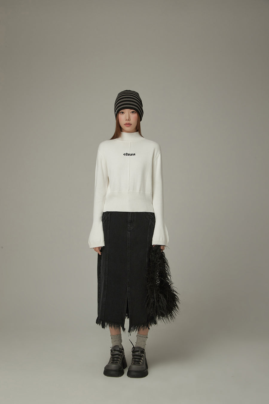 CHUU Slit Fringed Hem Long Skirt