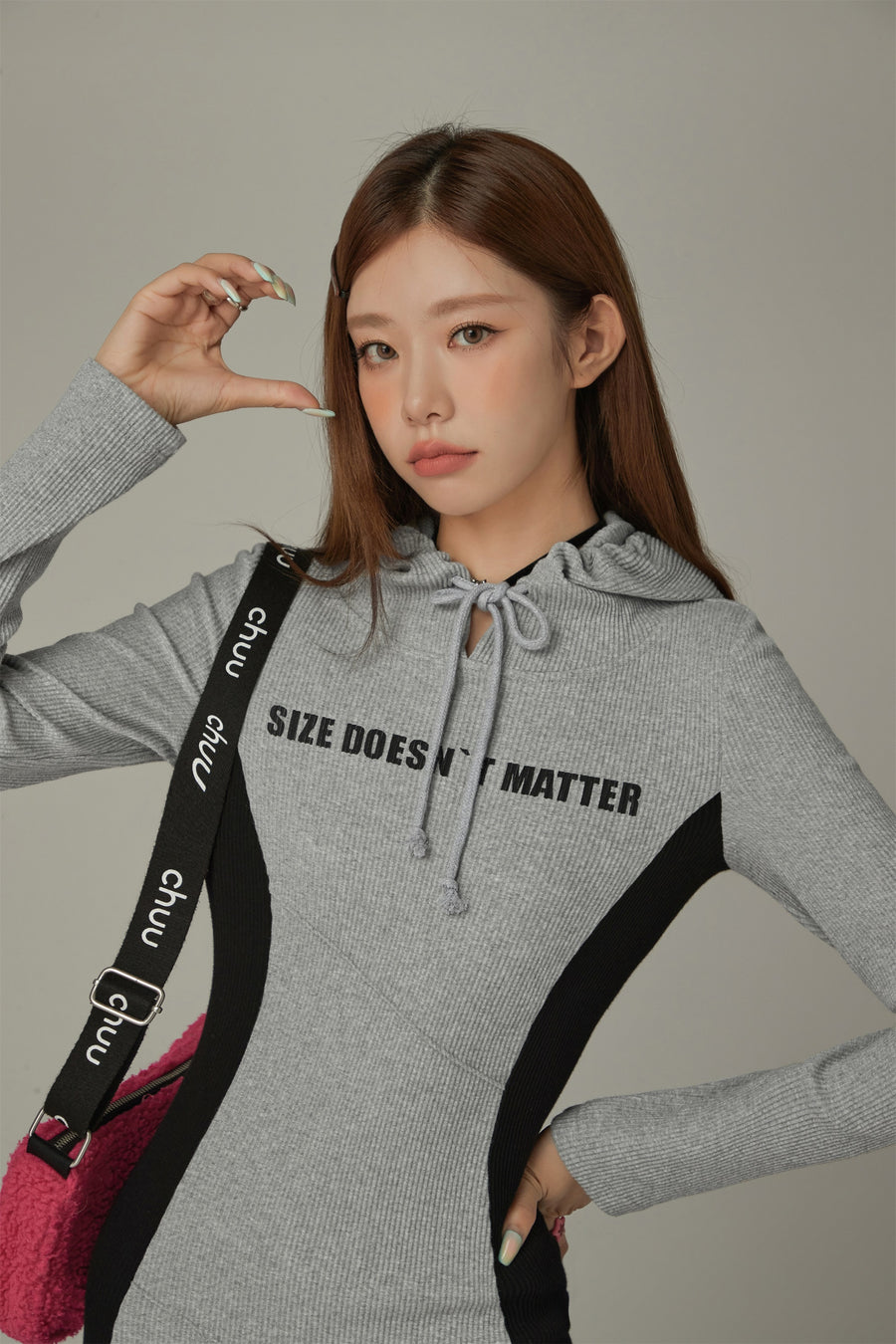CHUU Two Toned Slim Hooded Long Dress