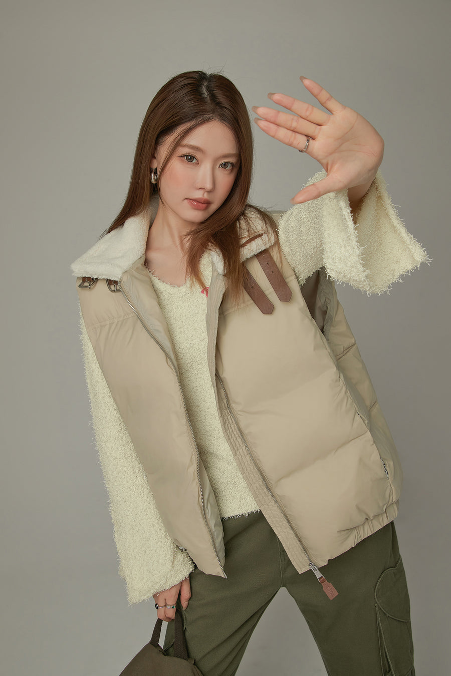 CHUU High Neck Collar Padded Vest