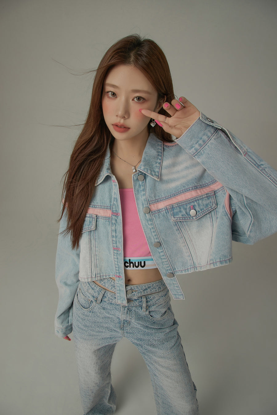 CHUU Pop Of Color Cropped Denim Jacket