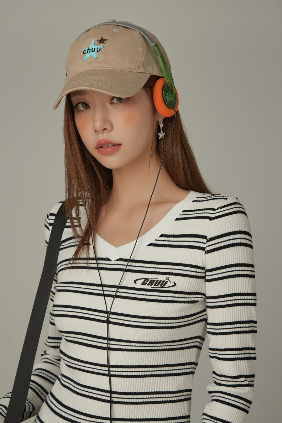 CHUU V-Neck Striped T-Shirt